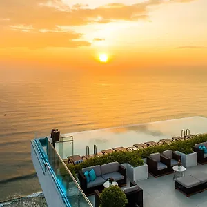 https://tms-luxury-hotel-danang-beach.hotelsofhoian.com