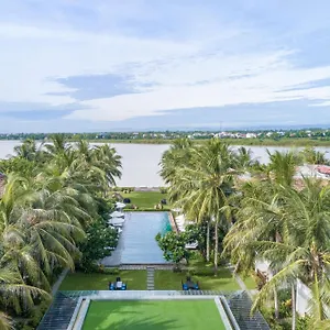 Курортный комплекс Emerald Riverside ****